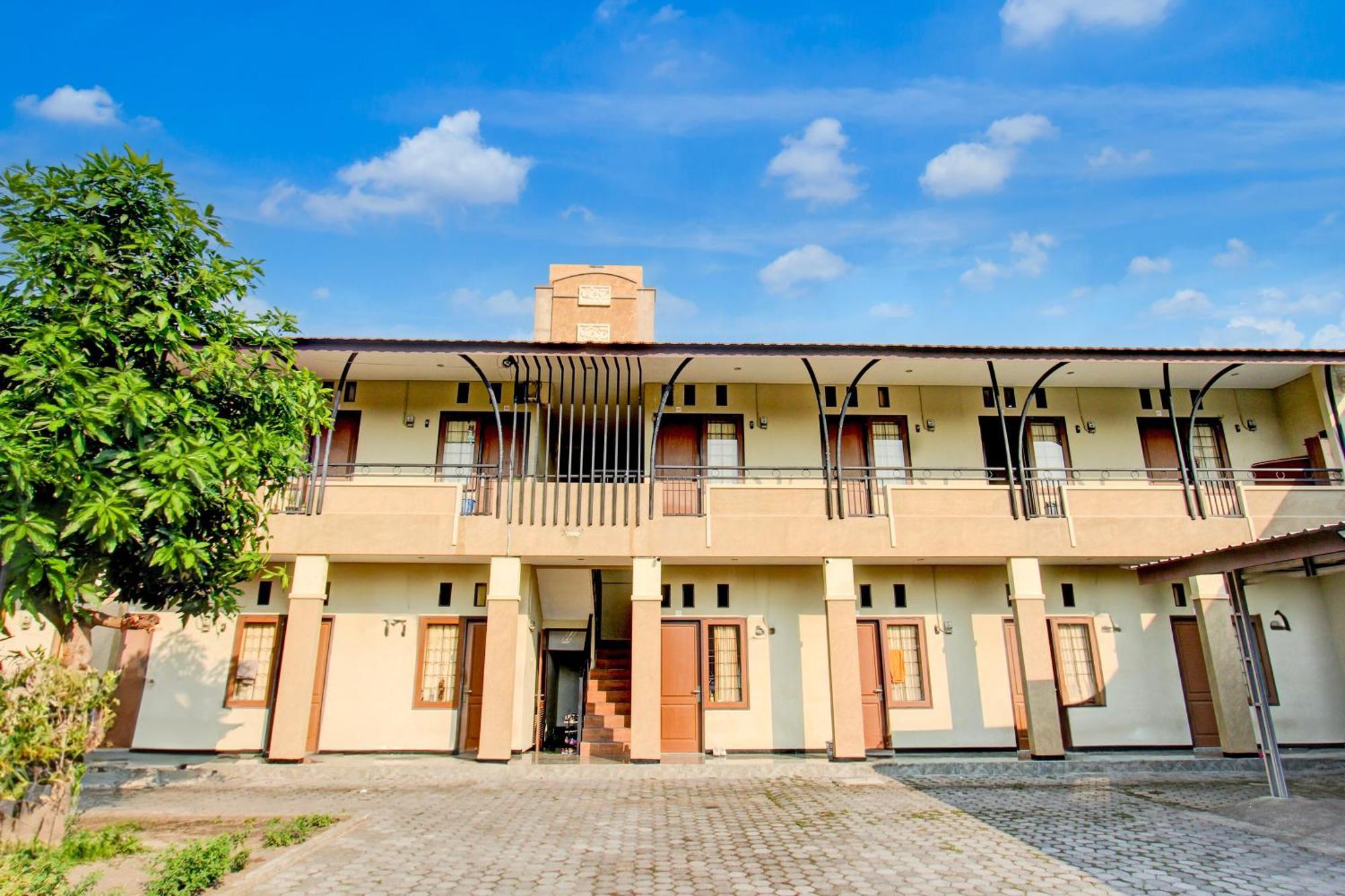 فندق Oyo Life 93284 Kos Cendana Raya ماتارام المظهر الخارجي الصورة